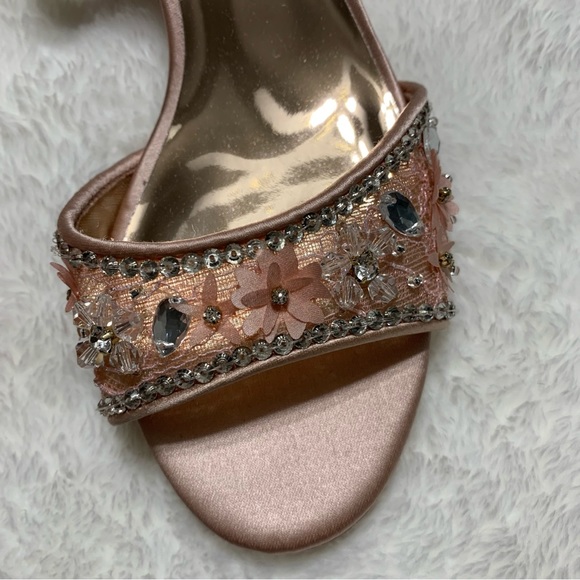 Badgley Mischka Brand
Taylin Low Heel Glamour Sandal - Picture 8 of 15